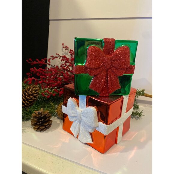 Bath & Body Works Christmas “Stacked Presents” 3 Wick Pedestal Candle Holder - Picture 1 of 9